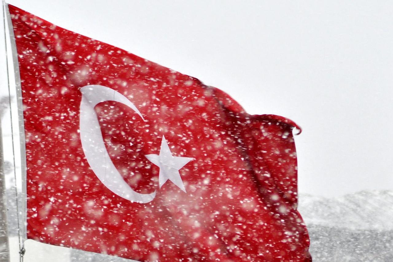 Türkiye yeni yılın ilk gününde buz kesti