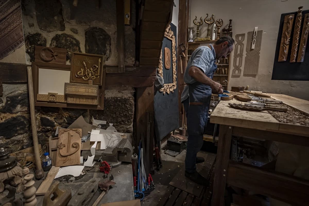 Erzurum Kalesi’nin gölgesinde bir ahşap okulu