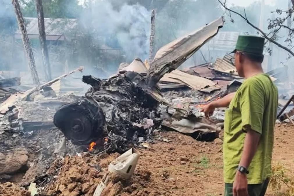 Myanmar’da isyancılar JF-17 savaş uçağını düşürdü