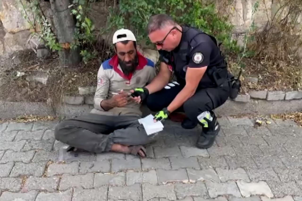 Polise yakalanınca namaza duran motosiklet sürücüsüne 23 bin TL ceza