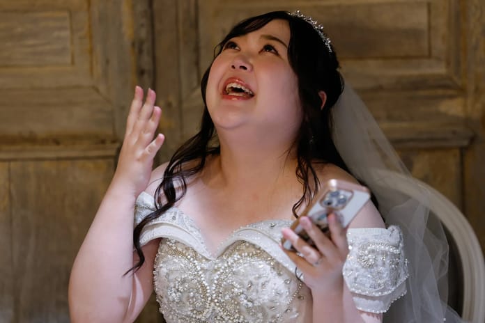 Japon kadın yapay zekaya gelin oldu