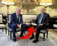 Erdoğan-Trump görüşmesinde dikkat çekmişti! Zarfın içinde ne olduğu ortaya çıktı