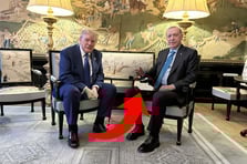 Erdoğan-Trump görüşmesinde dikkat çekmişti! Zarfın içinde ne olduğu ortaya çıktı