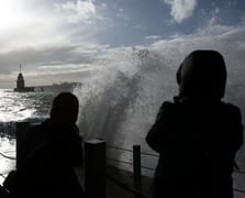Şiddetli fırtına İstanbul'u vurdu 