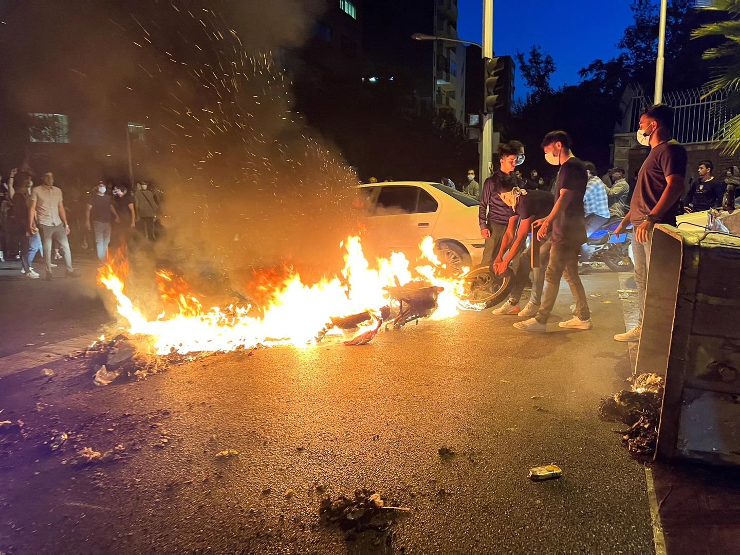 Mossad'dan İran protestolarına açık destek