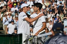 Wimbledon'ın 3. gününde kortlar karıştı: Tek erkeklerde Alcaraz turlarken kadınlarda favoriler veda etti