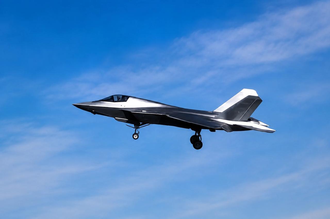 Çin'in J-35'i yansıtıcı kaplamayla görüntülendi