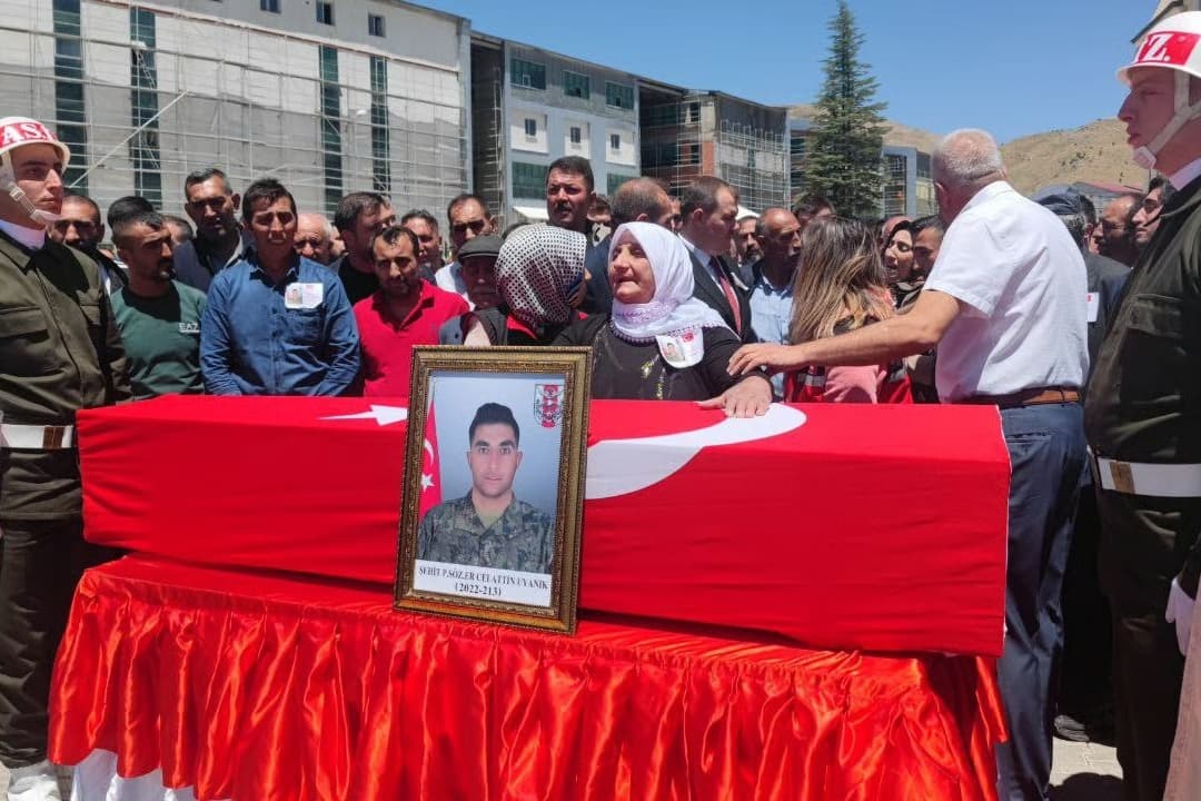 Şehit Celalettin Uyanık memleketi Bitlis'te son yolculuğuna uğurlandı