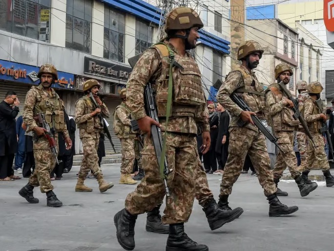 Pakistan Army Kills 30 Armed Infiltrators from Afghanistan