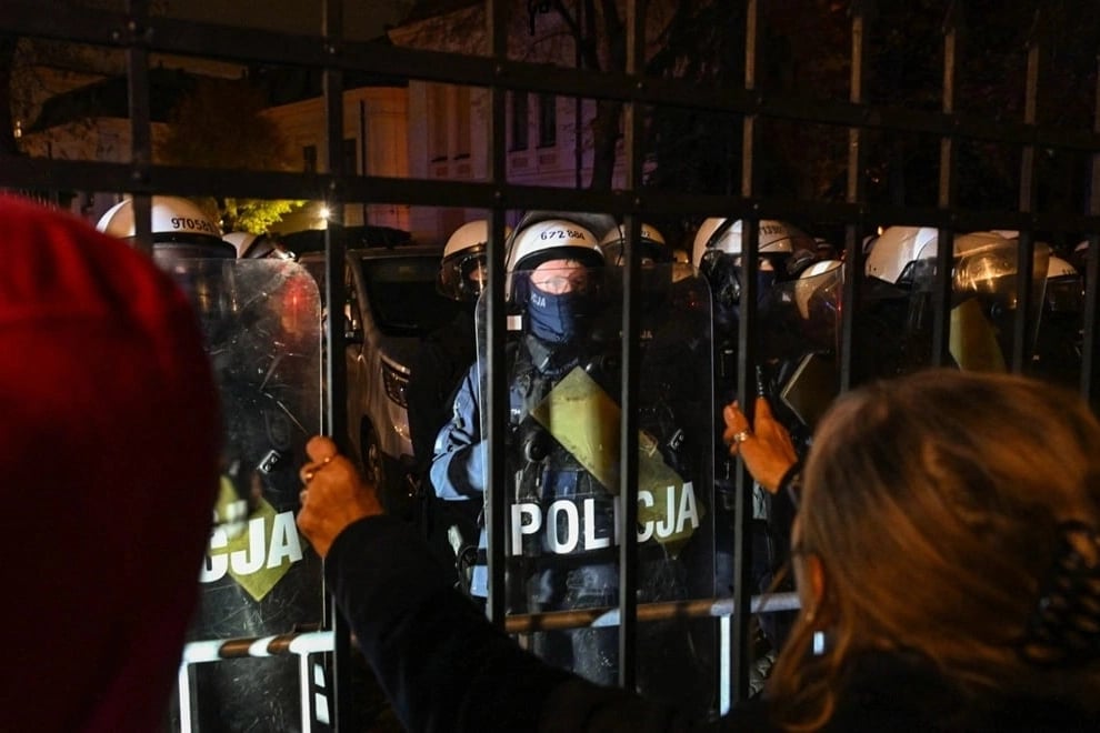 Polonya'da Anayasa Mahkemesi krizi: Muhalefetten darbe girişimi iddiası