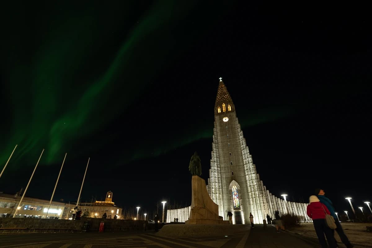 Sahne: Reykjavik semaları | Başrol: Kuzey Işıkları