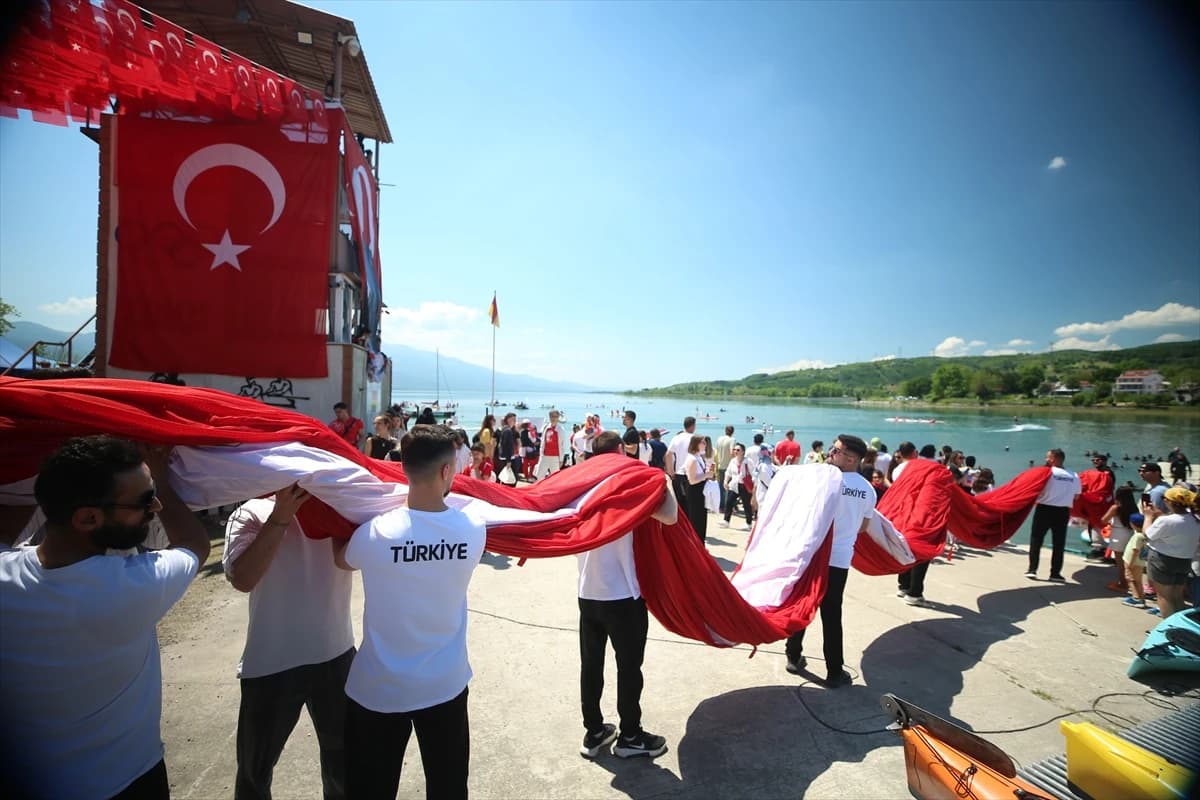 Sapanca Gölü 19 Mayıs Atatürk Anma Gençlik ve Spor Bayramı