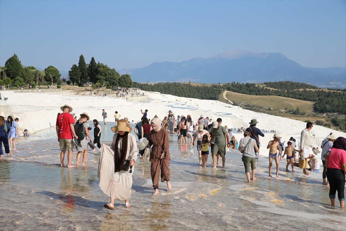 Pamukkale'yi, Kurban Bayramı'nda 53 binden fazla turist ziyaret etti