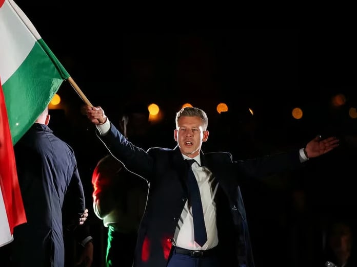 "Orban’ın kuklaları görevi bıraksın"