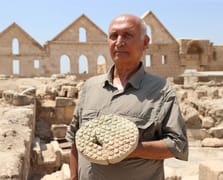 Harran'da baklava dilimi desenli 800 yıllık ekmek kalıbı bulundu