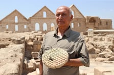 Harran'da baklava dilimi desenli 800 yıllık ekmek kalıbı bulundu