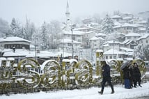 Bosna Hersek'in başkenti Saraybosna beyaza büründü
