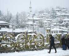 Bosna Hersek'in başkenti Saraybosna beyaza büründü