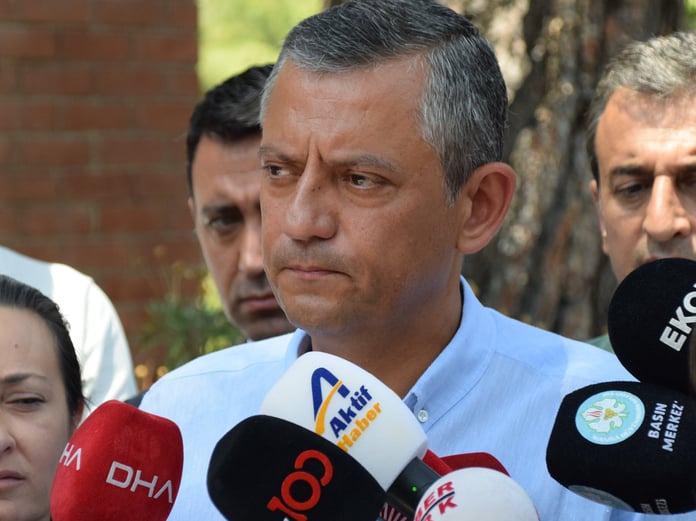 Özgür Özel Bayburt'ta konuştu: İzinden gidilecek iki Mustafa var, biri Peygamberimiz diğeri Atatürk