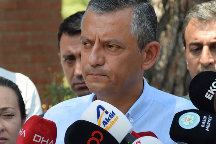 Özgür Özel Bayburt'ta konuştu: İzinden gidilecek iki Mustafa var, biri Peygamberimiz diğeri Atatürk