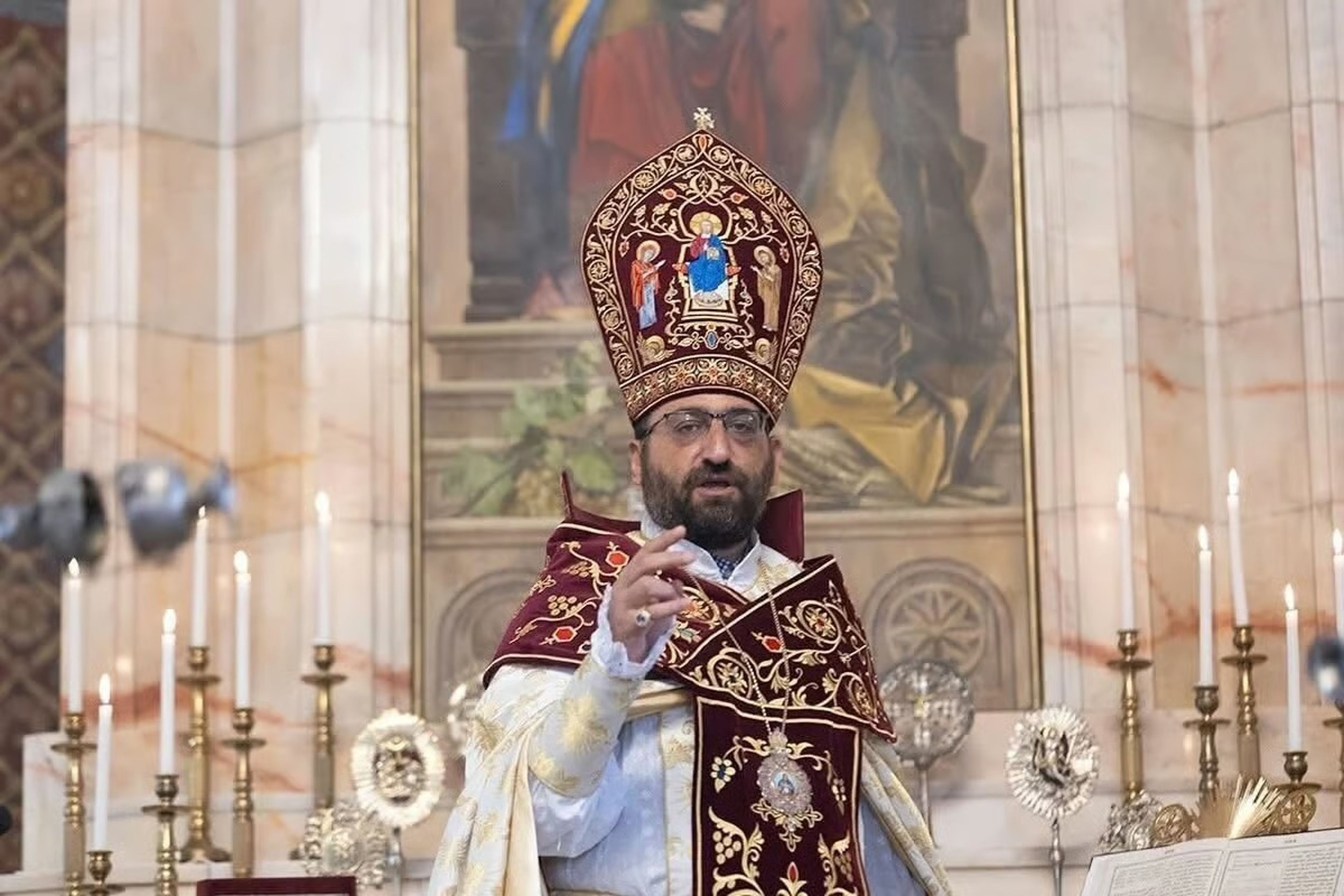 Ermenistan’da hükümet kiliseye karşı: Başpiskopos gözaltında