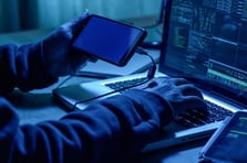 Sahte baz istasyonuyla dolandırıcılık yapan çete çökertildi