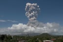 Filipinler'de Mayon Yanardağı patladı