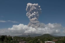 Filipinler'de Mayon Yanardağı patladı