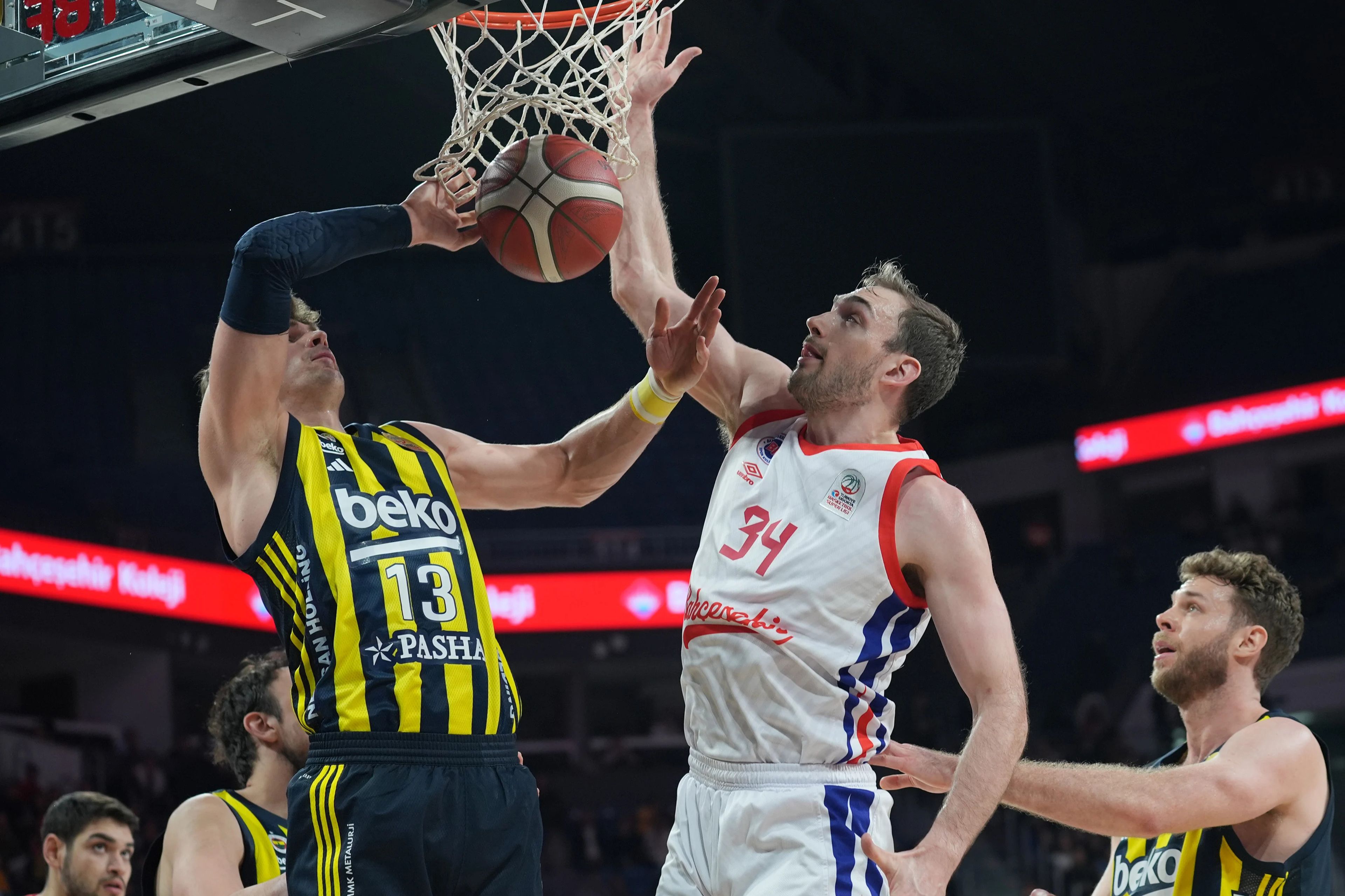 Basketbol Süper Ligi'nde çeyrek final maçları tamamlandı: Bahçeşehir Koleji ve Fenerbahçe yarı finalde