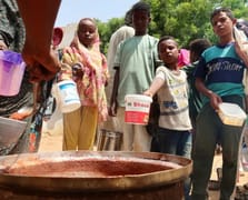 Soykırımın devam ettiği Sudan'da 375 bin kişi açlıktan ölümün eşiğinde