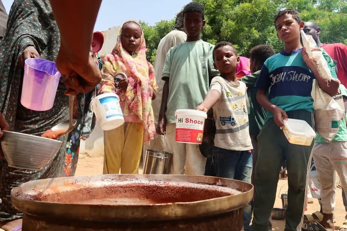 Soykırımın devam ettiği Sudan'da 375 bin kişi açlıktan ölümün eşiğinde