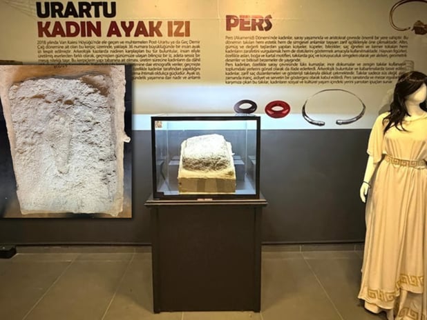 2700 yıllık Urartu kadın ayak izi Van Müzesi'nde