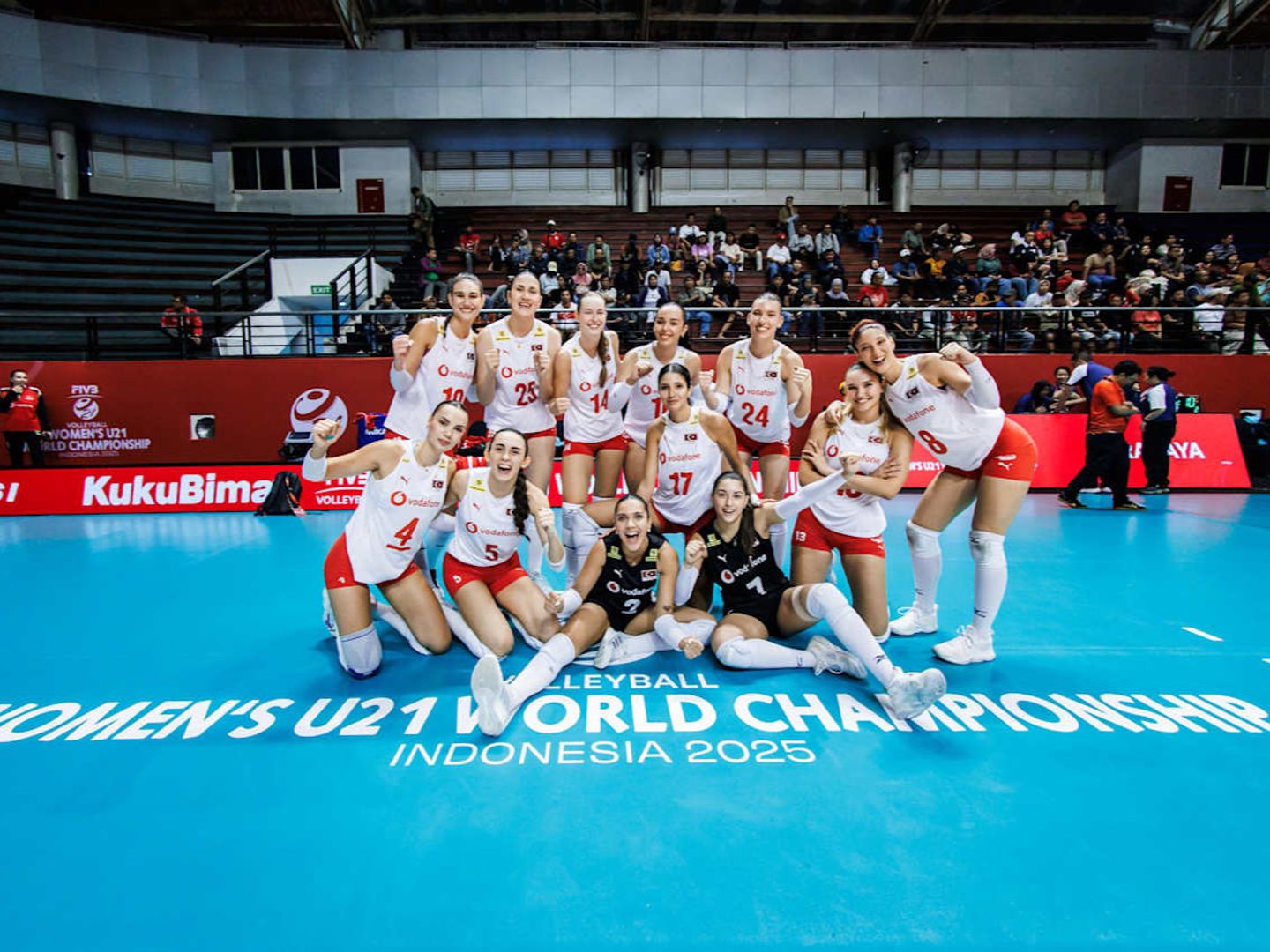 Dünya Şampiyonası'nda Türkiye rüzgarı: 21 Yaş Altı Kadın Voleybol Takımı çeyrek finalde