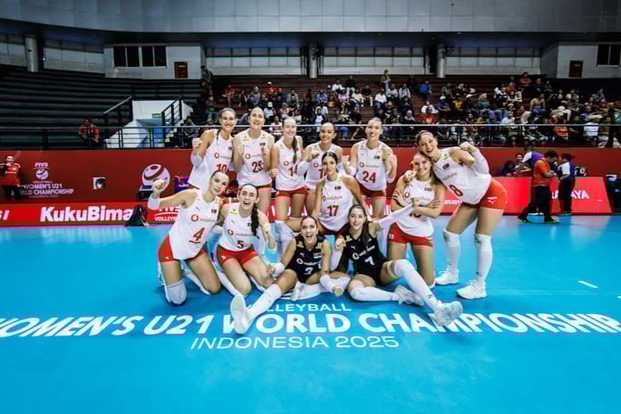 Dünya Şampiyonası'nda Türkiye rüzgarı: 21 Yaş Altı Kadın Voleybol Takımı çeyrek finalde