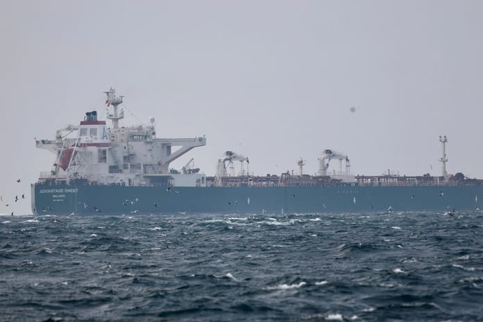 6 milyon litre kaçak yakıt iddiası: İran Hürmüz Boğazı’nda tankere el koydu