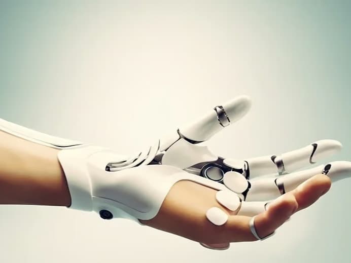 İnsansı robotlar acıyı da hissedecek 
