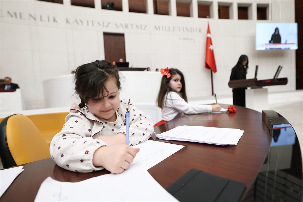 Gazi Meclis’te çocukların günü: "Savaş, korku ve gözyaşı istemiyoruz"