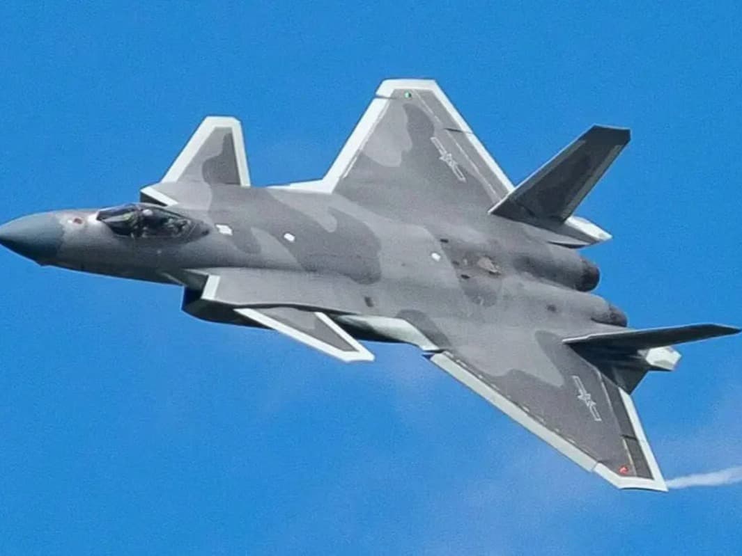 Çin J-20S’yi hizmete alıyor
