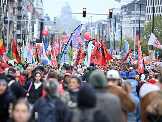 Belçika'da 3 günlük grev hayatı durma noktasına getirdi