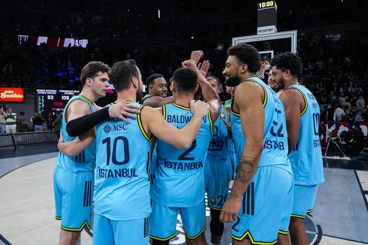 Fenerbahçe galip, Anadolu Efes takıldı
