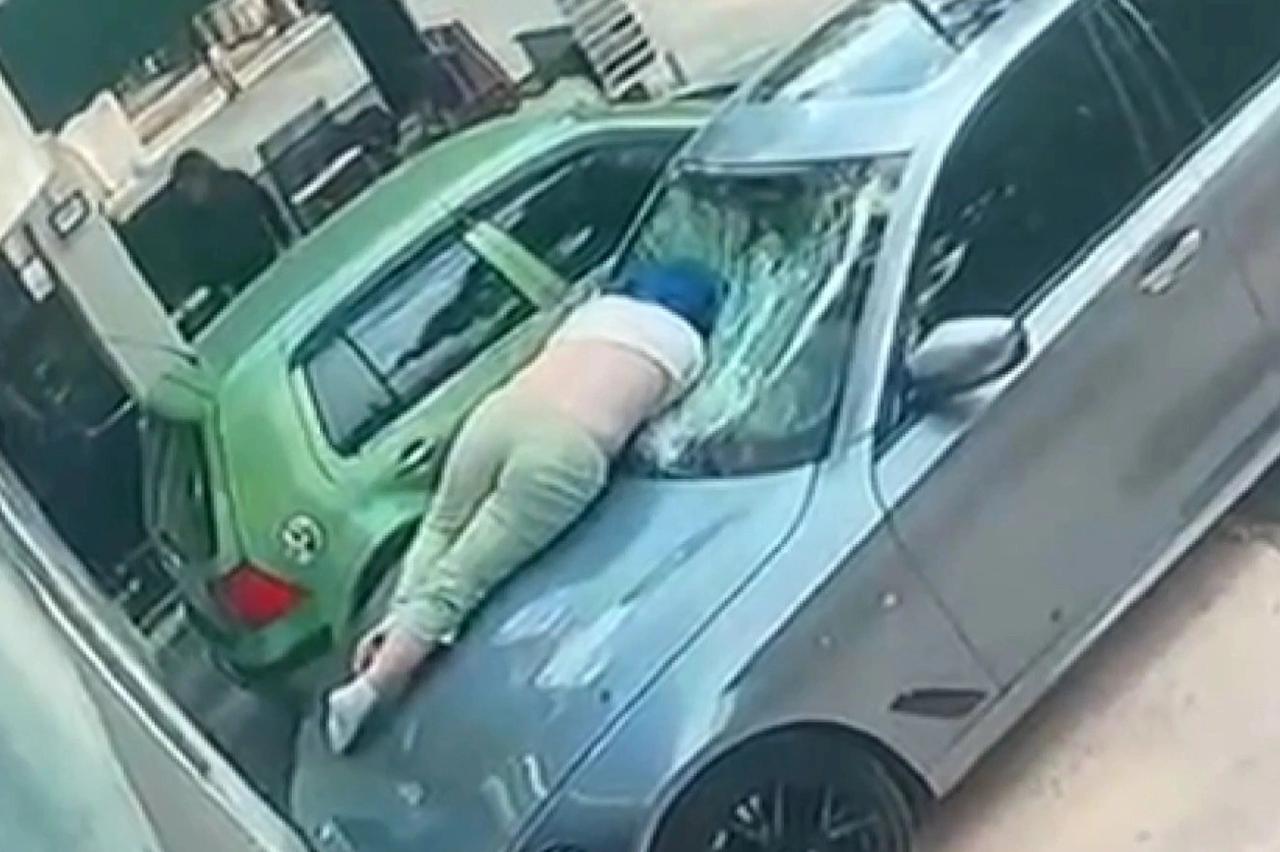 Otelin 6'ncı katından düşen kadın ağır yaralandı