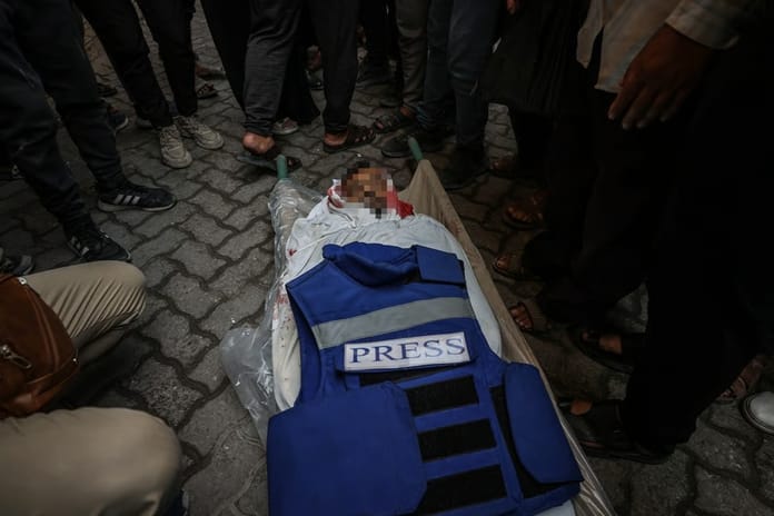 İsrail Gazze'de 4'ü gazeteci 24 Filistinli'yi öldürdü 