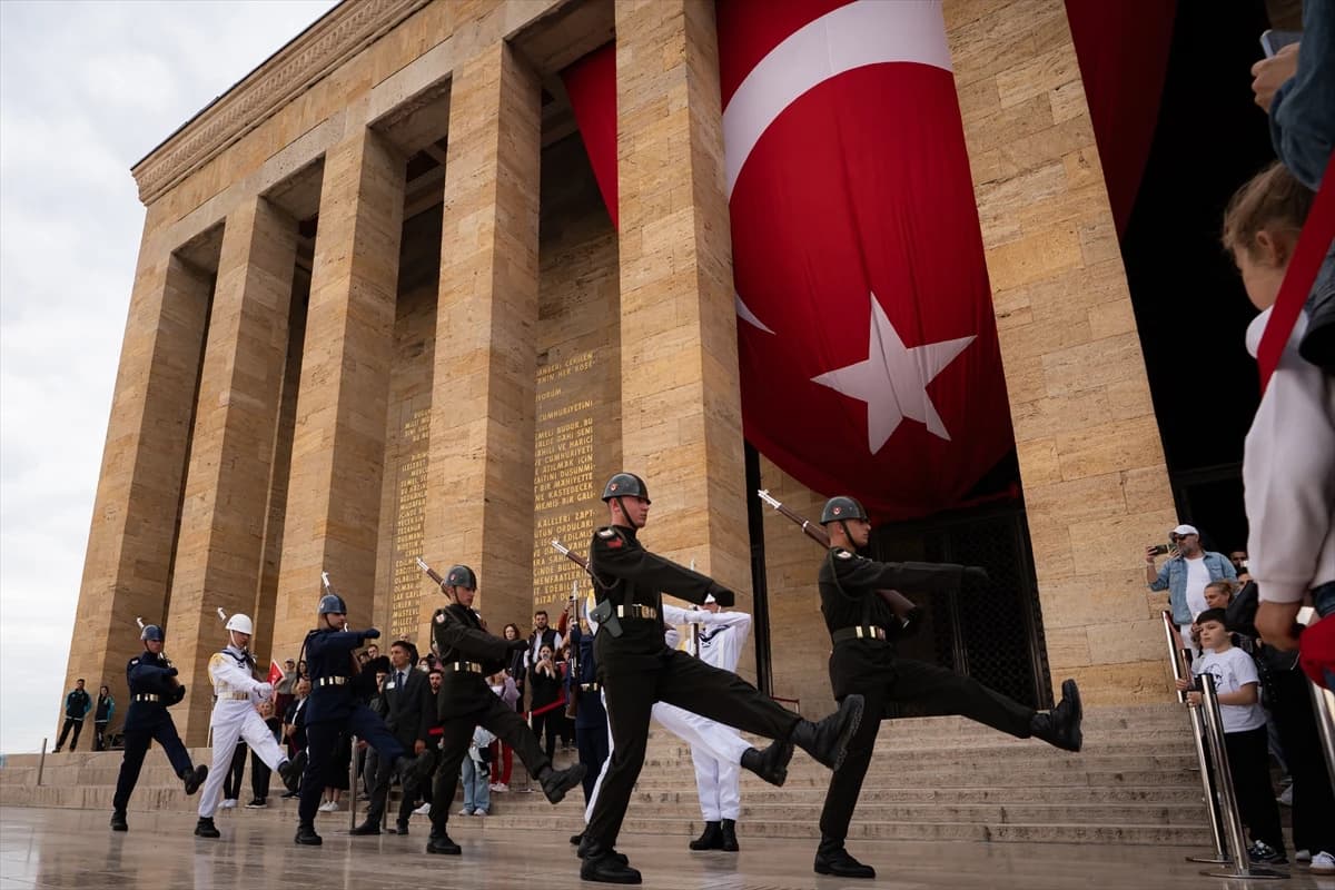 19 Mayıs’ta Anıtkabir’e insan seli: Gece gündüz ziyaret ettiler