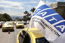 Yunanistan’ın başkenti Atina'da taksiciler eylem düzenledi