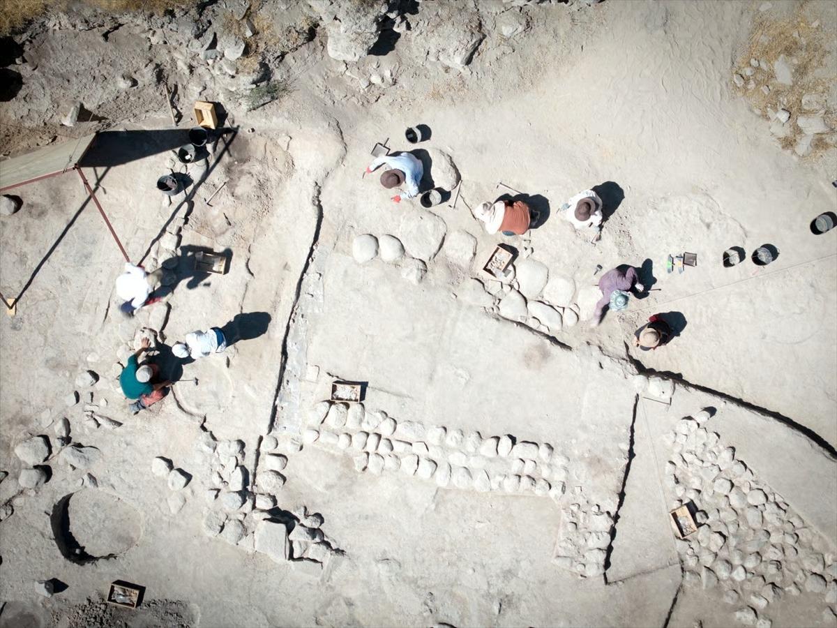 Arslantepe Höyüğü'nde 8 bin yıllık seramik bulundu