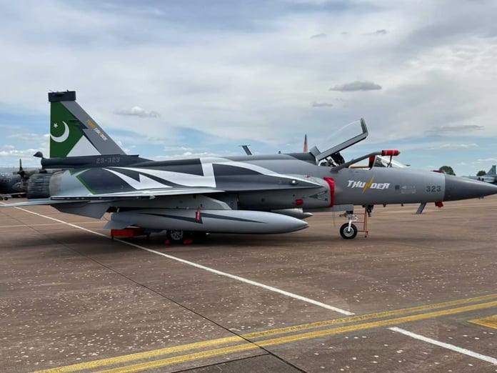 JF-17 Block-III Dubai Airshow’da büyük ilgi gördü: Dost ülke ile MOU imzalandı