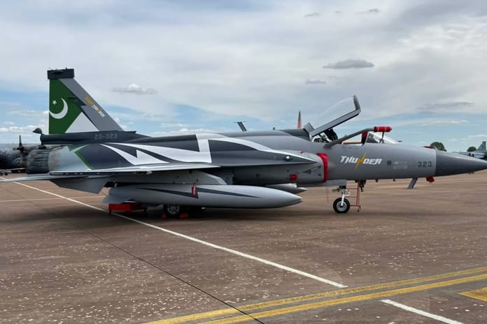 JF-17 Block-III Dubai Airshow’da büyük ilgi gördü: Dost ülke ile MOU imzalandı