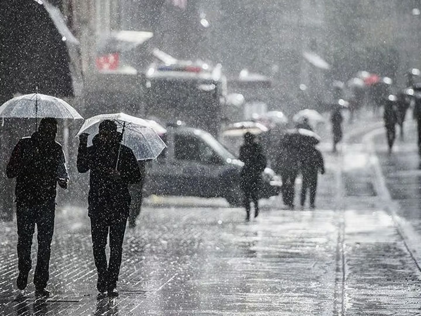 Meteoroloji alarm verdi: 6 bölgede gök gürültülü sağanak