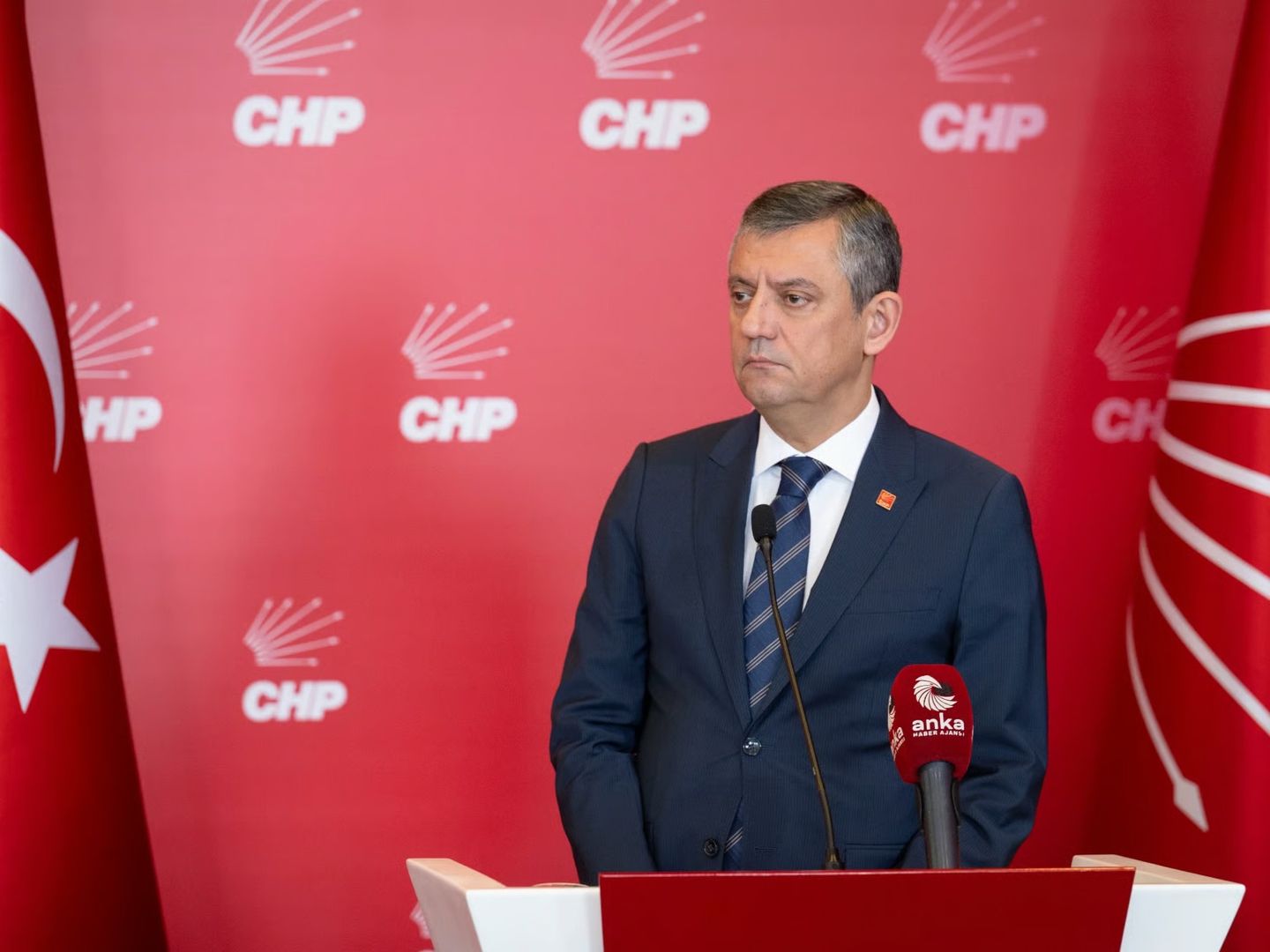 Özgür Özel'den İran için ilk açıklama: İran'ın kendi geleceğini tayin etmesi en büyük temennimiz