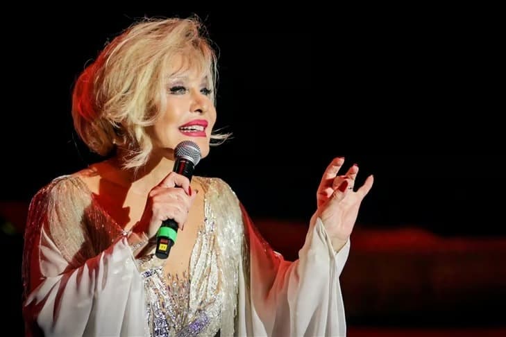 Emel Sayın'dan sevenlerini üzen haber: Tedavi nedeniyle tüm konserlerini erteledi!
